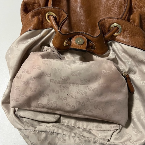 MICHAEL KORS Soft Pebbled Leather Ring Handle Bag - Picture 11 of 15